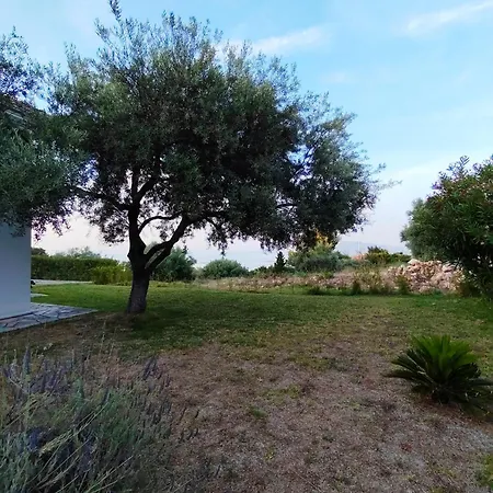 Вилла Polikarpos *