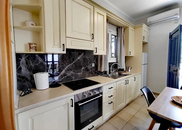 Polikarpos Willa Tsoukaládhes