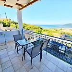 Villa Polikarpos Tsoukaladhes