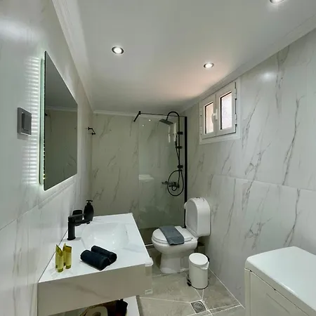 Polikarpos וילה Tsoukaládhes